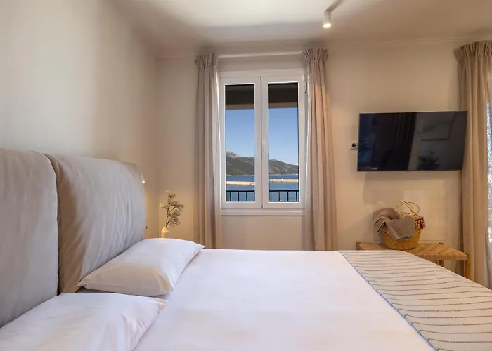 Cavaliere Seafront House - Theseus